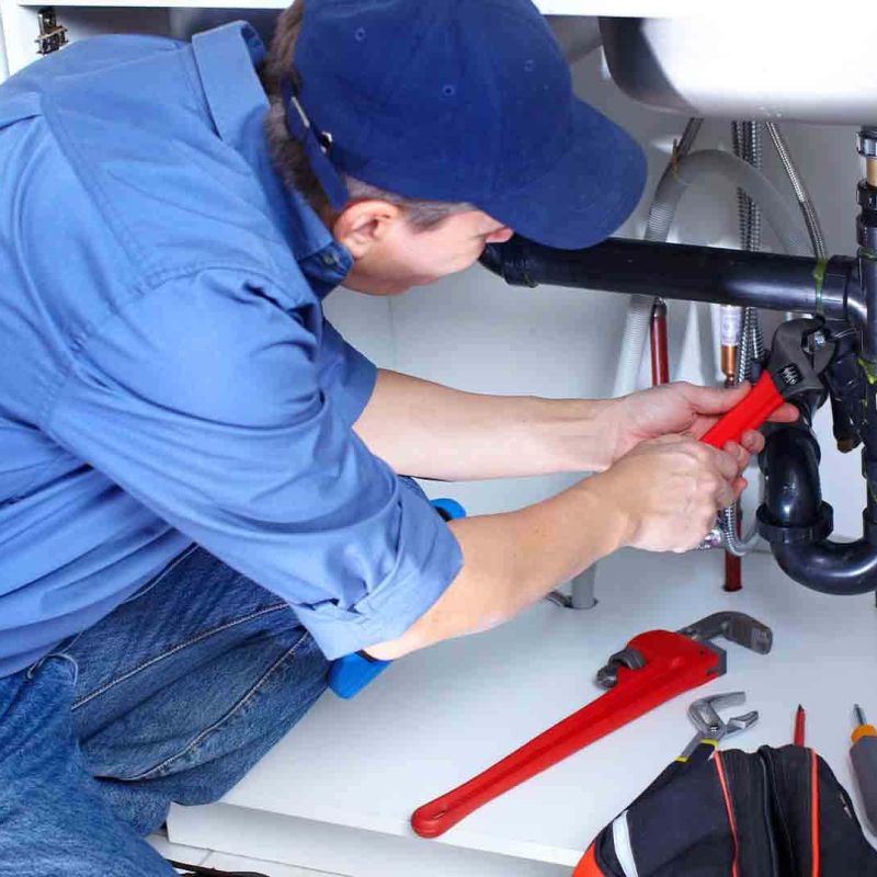 plumber-fixing-plumbing-system-with-wrench-pr81z8nhgjaxt833